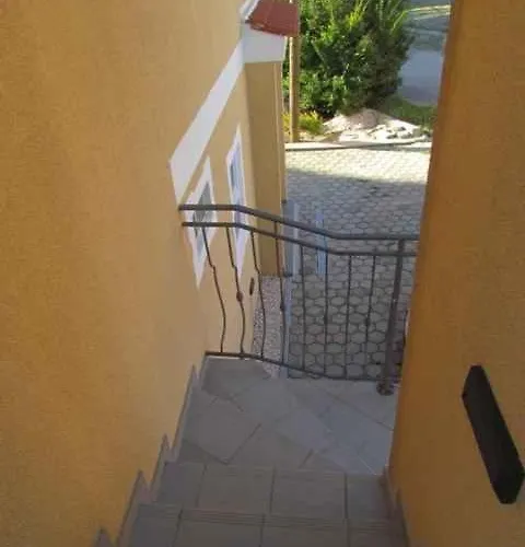 In Sv. Filip I Jakov 53600